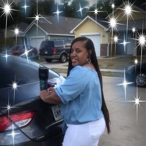 Meet your Posher, Caressa